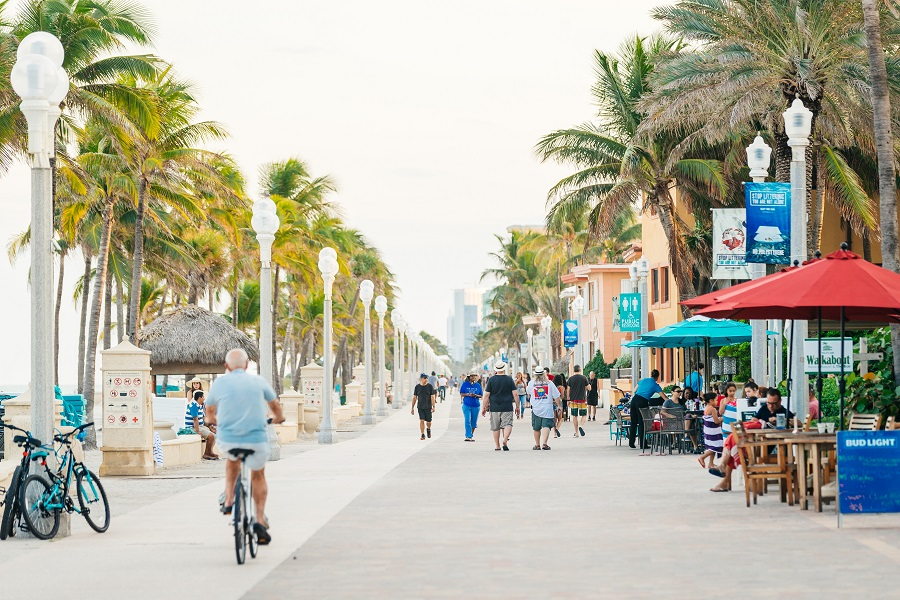 living in Hollywood FL beach broadwalk lifestyle